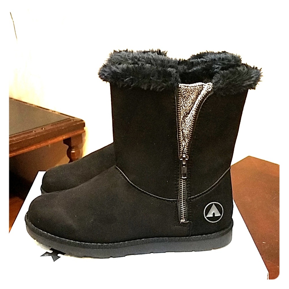 Black Boots w/Glitter Detail